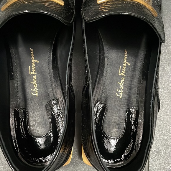 Ferragamo Black Patent Loafers with Gold Logo - Size 7 1/2 - Picture 6 of 10